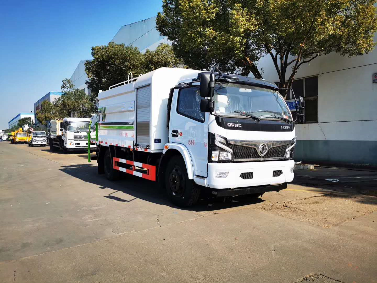 东风福瑞卡多功能抑尘车