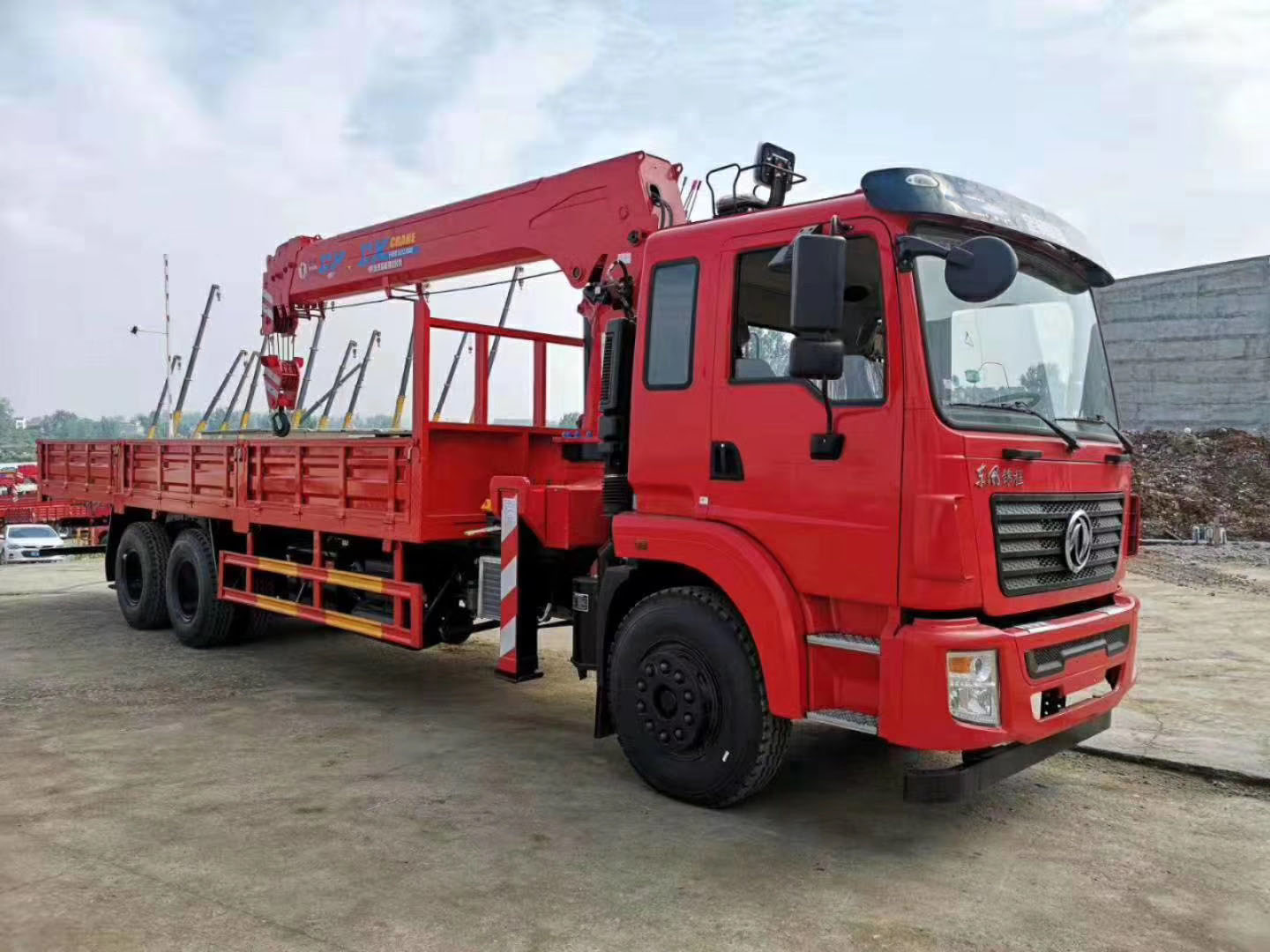 东风锦程随车起重运输车