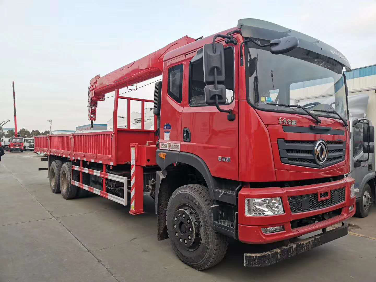 东风T5后八轮随车起重运输车