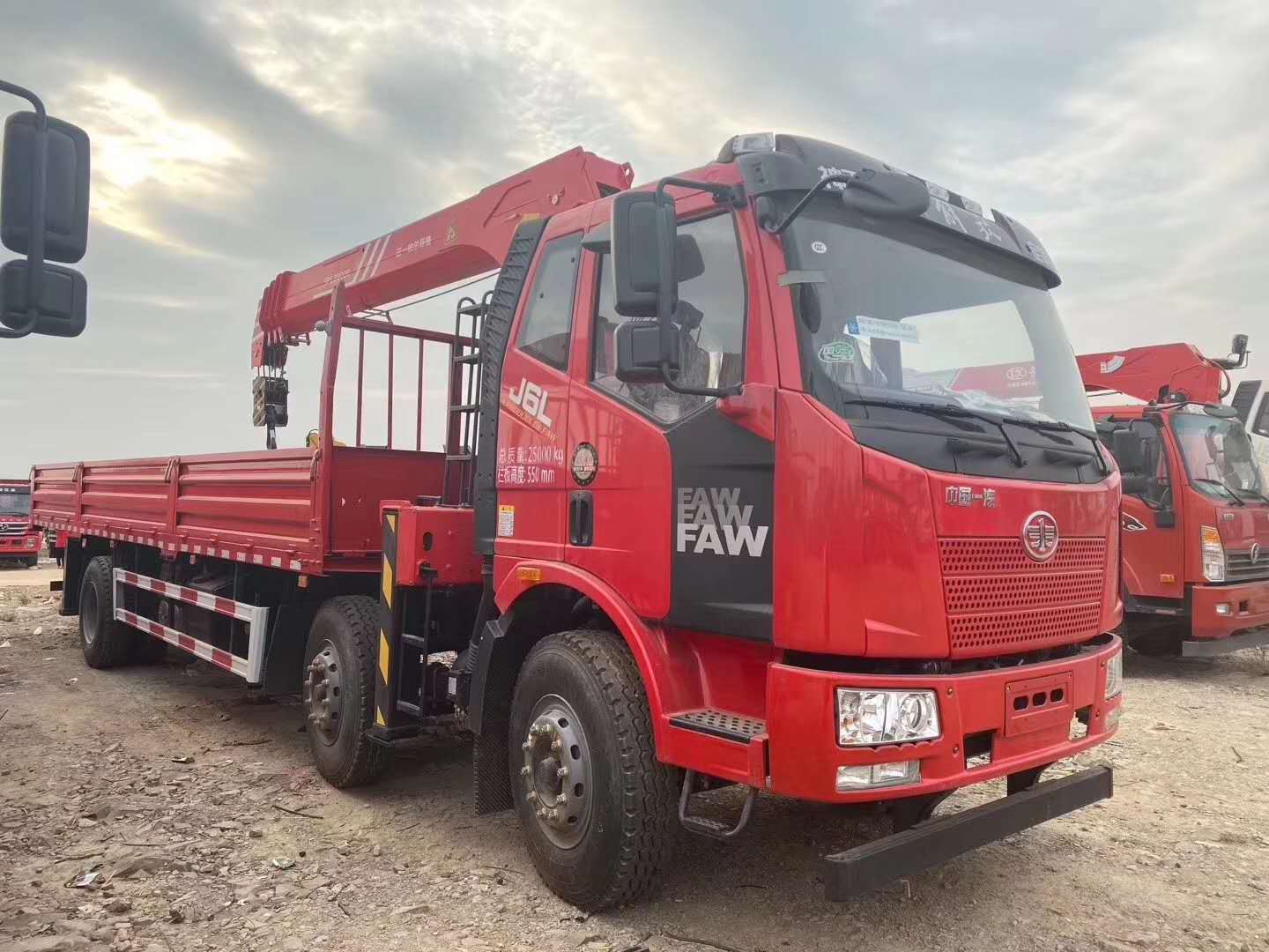 解放随车起重运输车