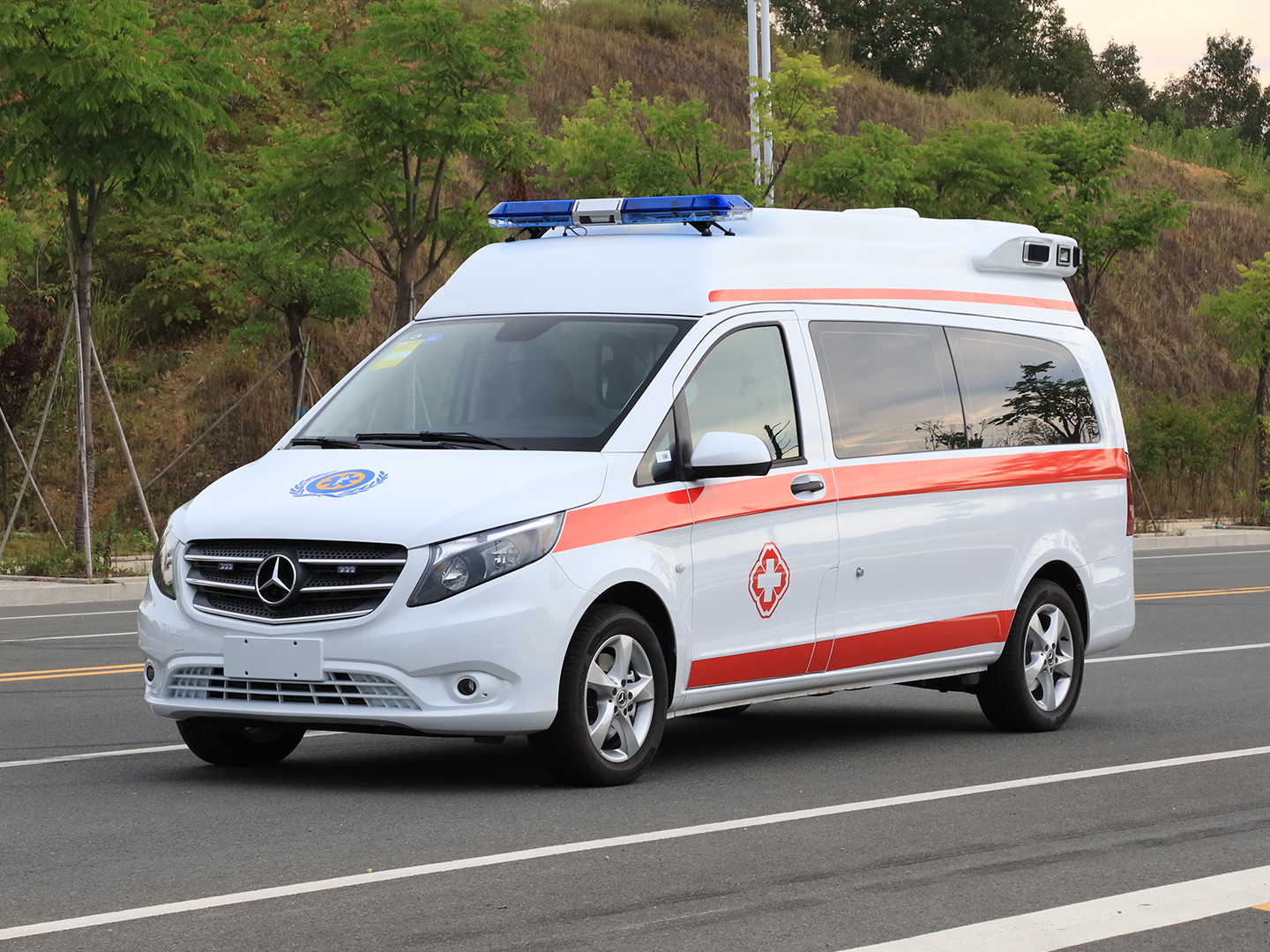 奔驰威霆救护车