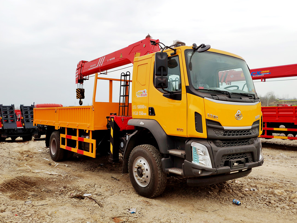 东风柳汽乘龙三一8吨随车吊